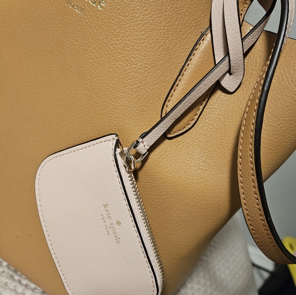 Kate spade reversible tote - Picture 3 of 3